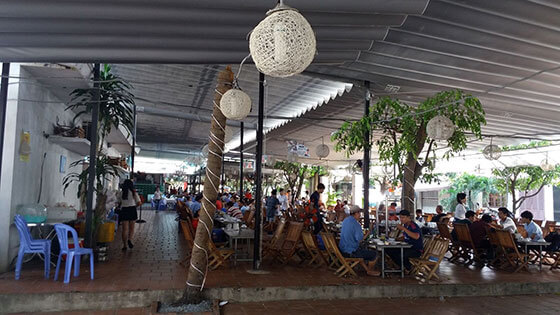 Mẫu mái xếp nhà hàng 04
